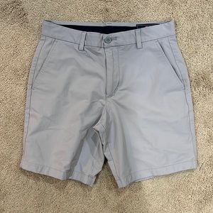 Vineyard vines size 28 grey tailored flat front shorts